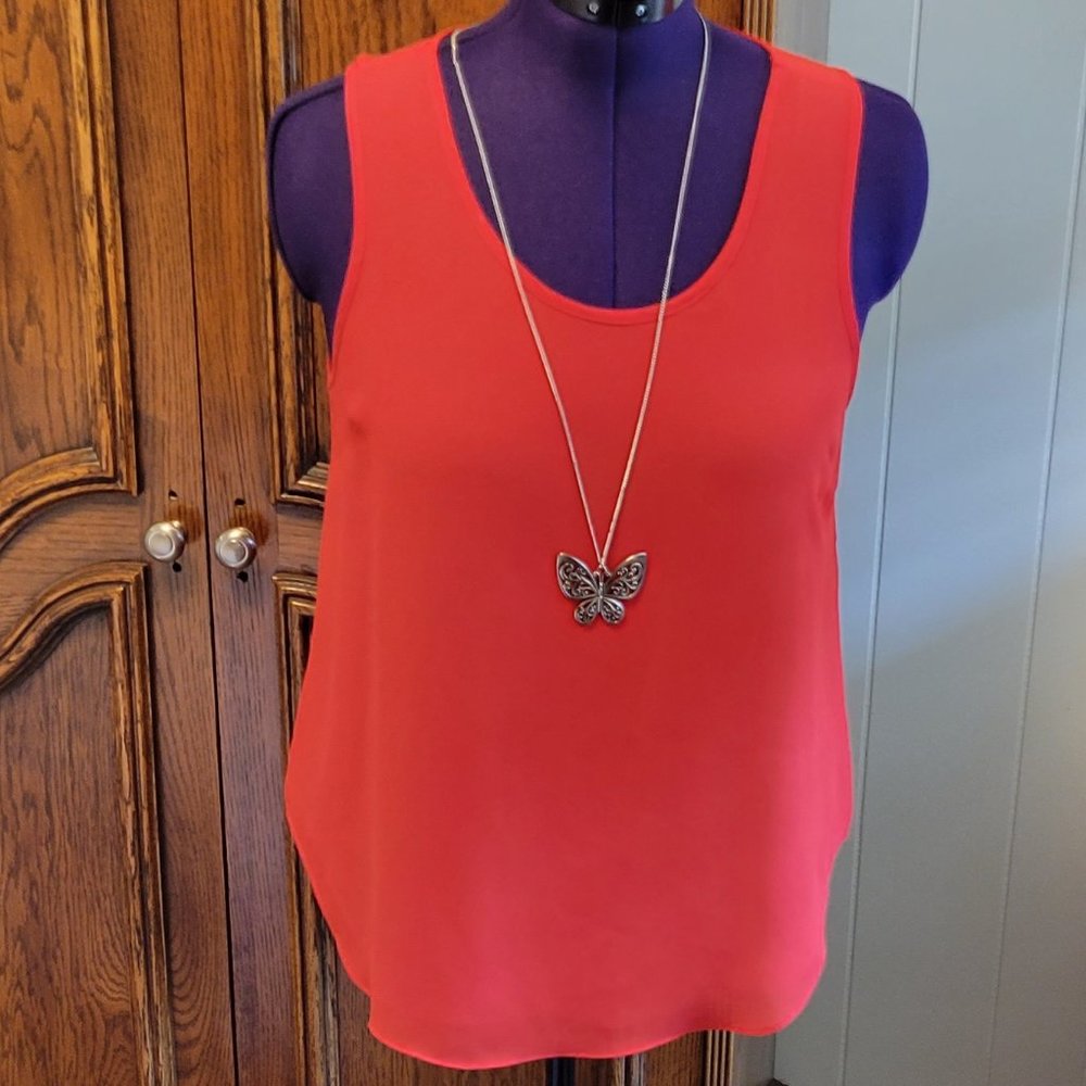 Coral lined sleeveless dressy tank blouse with lace in back. Sz: M